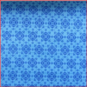Tela azul  con motivos geométricos. Quilting treasures (copia)