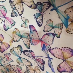 Tela de mariposas repelente al agua con teflón y anti manchas
