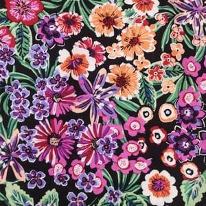 Tela de  viscosa con flores de colores sobre negro