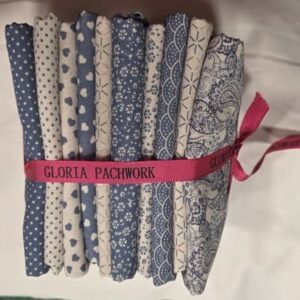 Colección de  10 telas en azules flores, corazones, estrellitas, natural, lunares.....