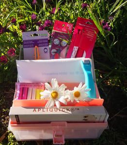 Kit de aplicacion, con palitos, maletin, pegamentos, pinzas, tijeras.... - Imagen 2