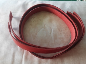 2 asas de cuero color rojo para bolso de 2 cm  (70 cm largo )