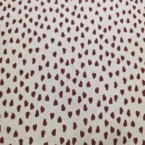 Tela country de corazones granate sobre claro