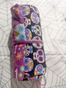 Rollito de telas de calaveras, multicolor, gris...