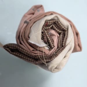 Restos de telas japonesas en tonos suaves y marrón