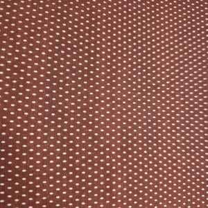 Tela country de lunares claros sobre granate