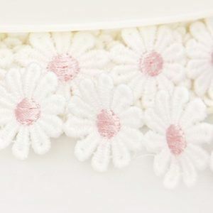 Cinta decorativa de margaritas en blanco  y rosa