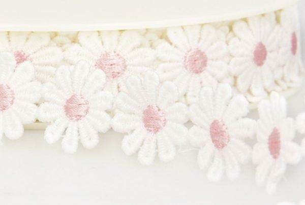 Cinta decorativa de margaritas en blanco  y rosa