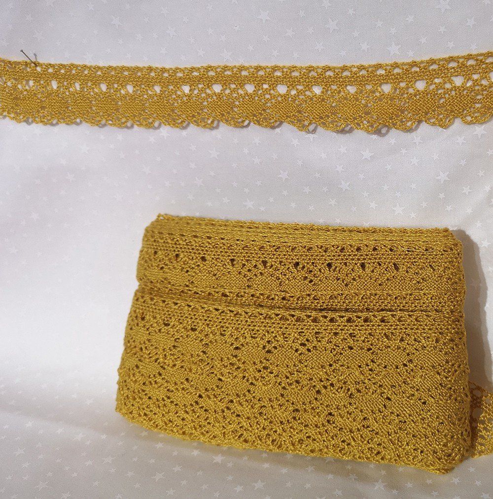 Puntilla de bolillo de polyester en ocre de 30mm