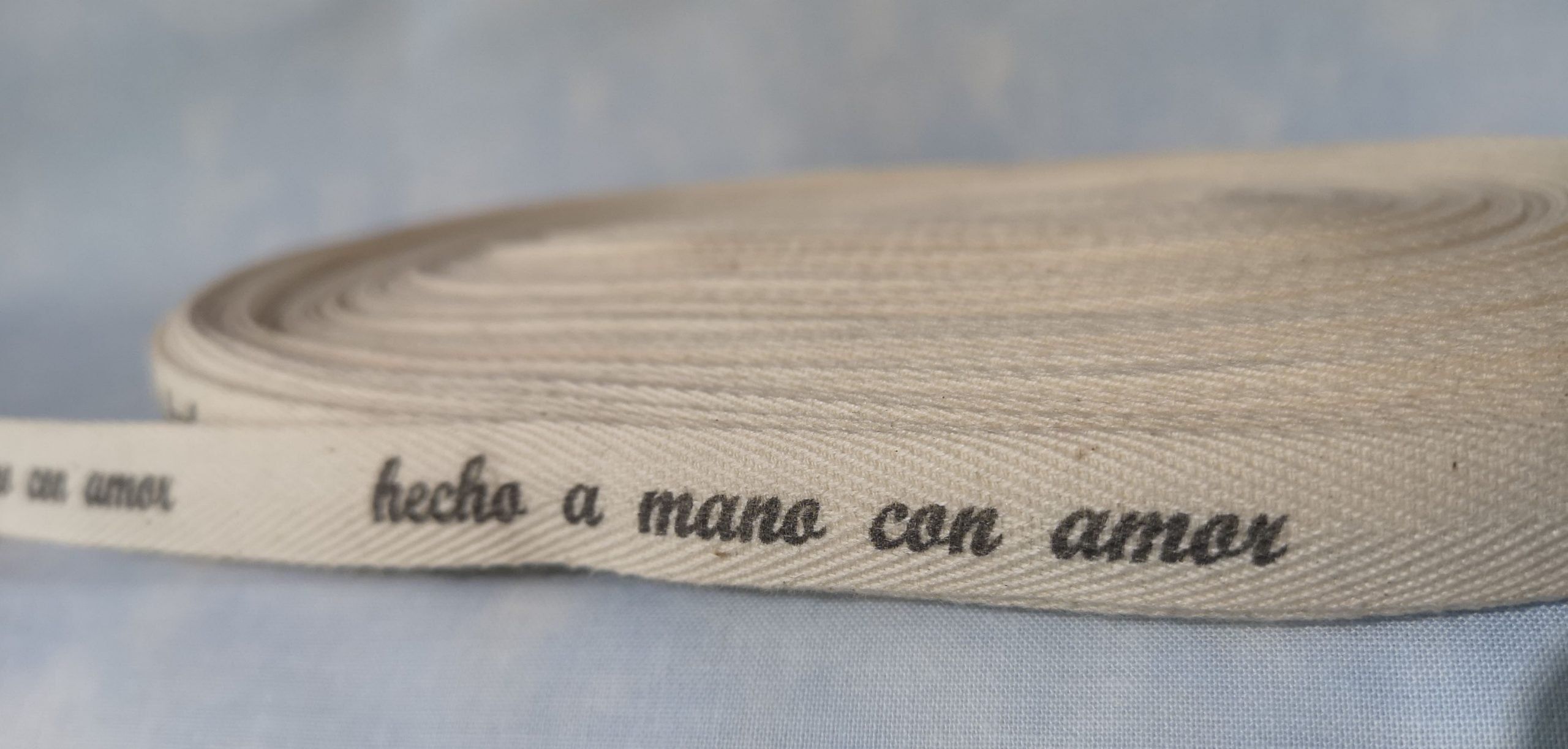 Handmade with love.Hecho a mano con amor