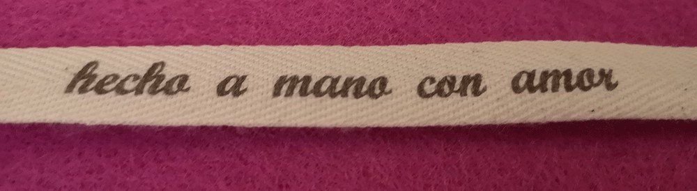 Handmade with love.Hecho a mano con amor