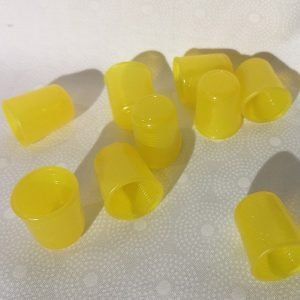 Dedal de silicona amarillo grande.