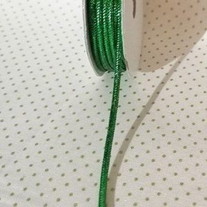 Rollo de cordón rojo metalizado de 2mm