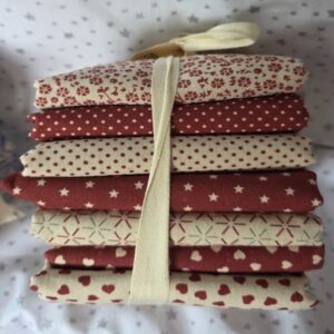 Paquete de 8 telas en granates flores, corazones, estrellitas,natural,lunares.....